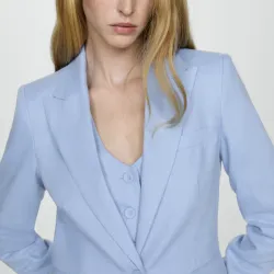 Blazer azul cielo Mango
