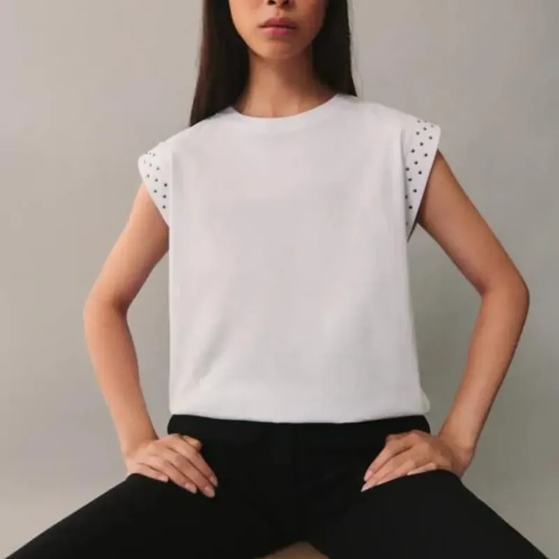 Blusa Blaca con Tachuelas