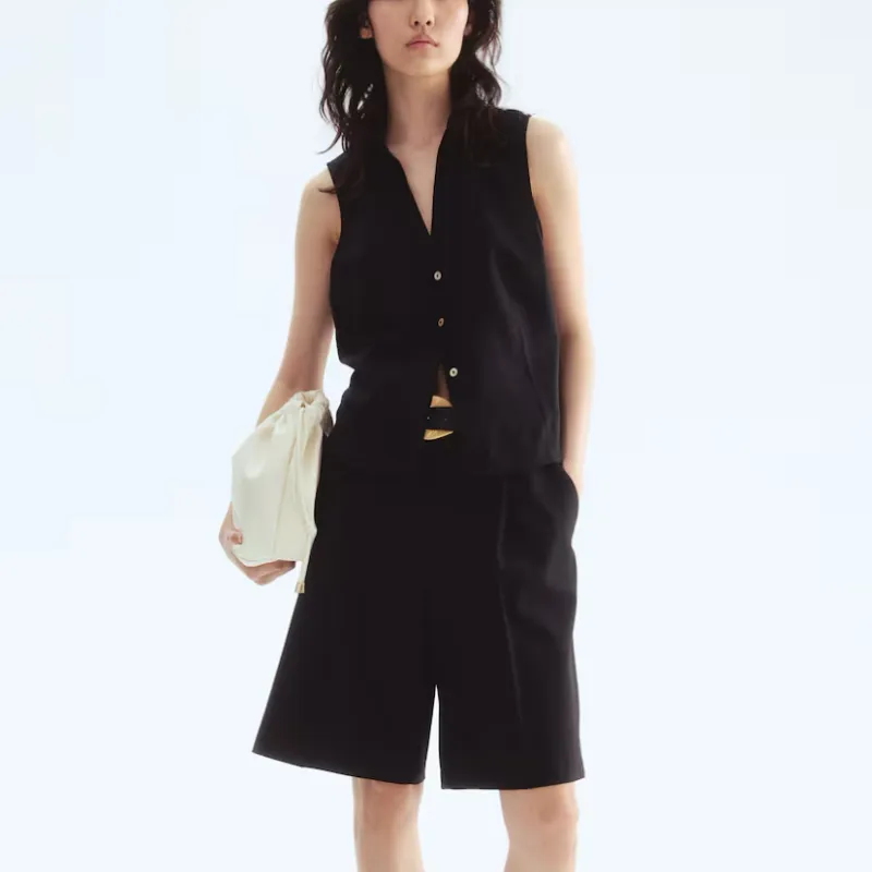 Blusa negra desmangada