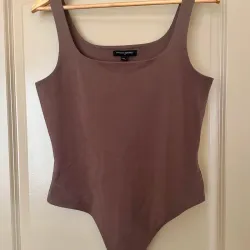 Body carmelita espalda descubierta 