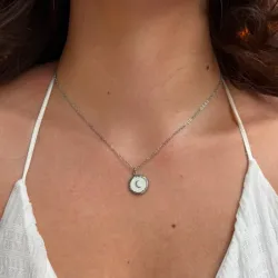Cadena plateada con dije de luna