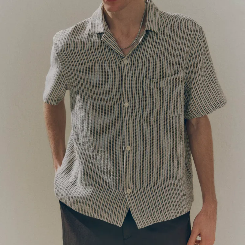Camisa de hombre de líneas verdes 