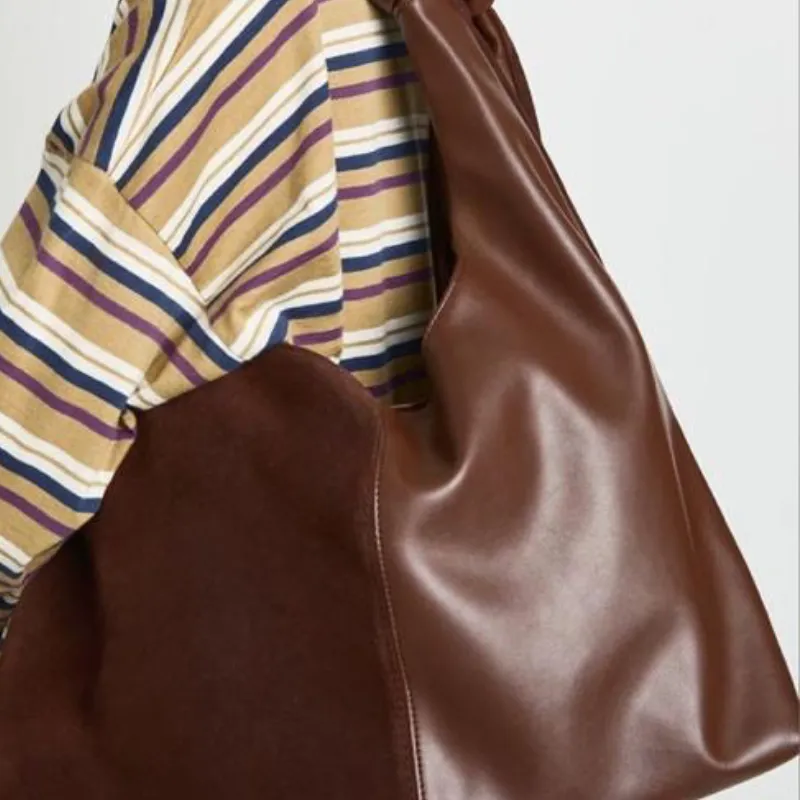 Cartera carmelita con nudo