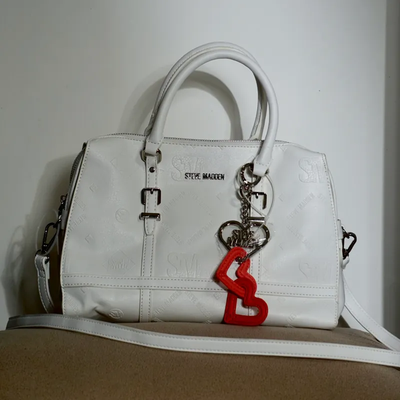 Cartera Steve Madden con llavero