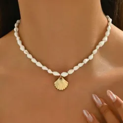 Collar de caracolitos con dije de concha