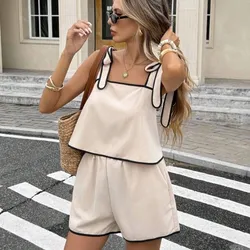 Conjunto beige con bien negro