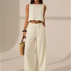 Conjunto beige con detalle bordado
