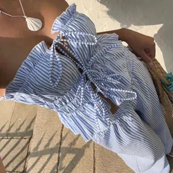 Conjunto de líneas blancas y azules