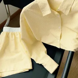 Conjunto de short y camisa amarillo