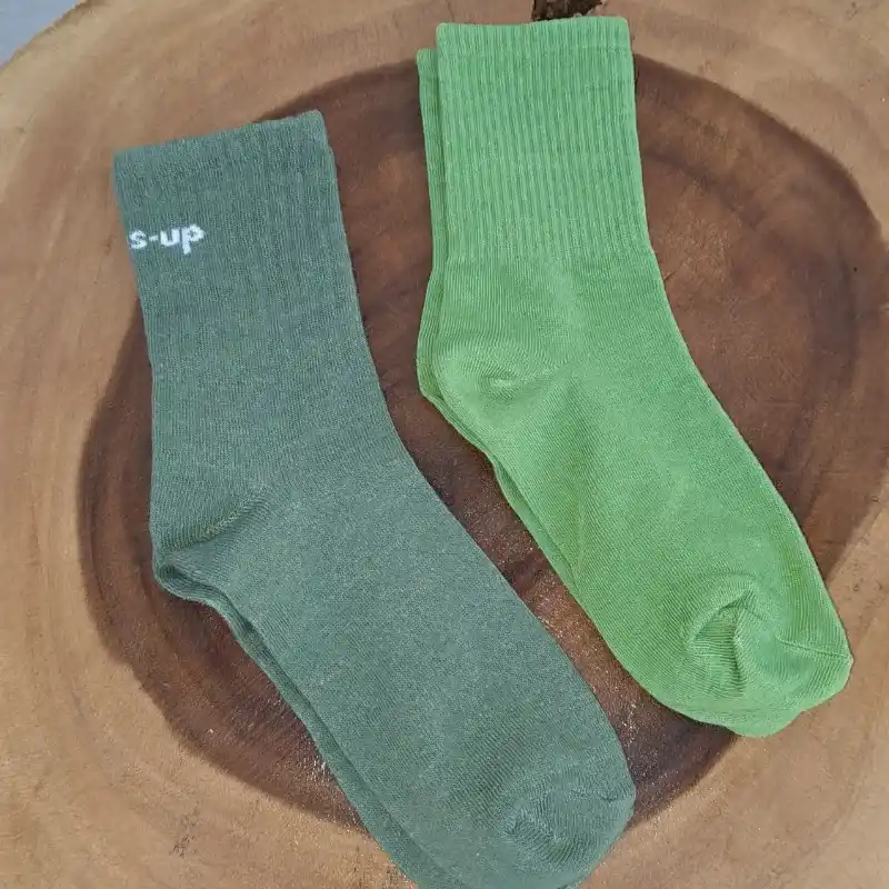 Medias de colores medianas