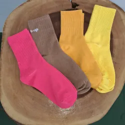 Medias de colores medianas