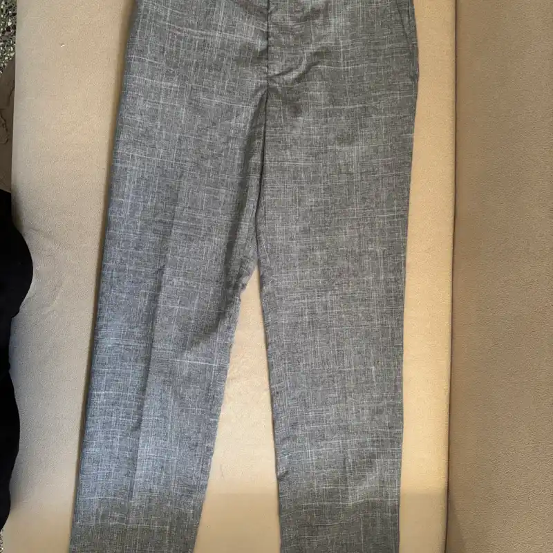 Pantalón gris de hombre 