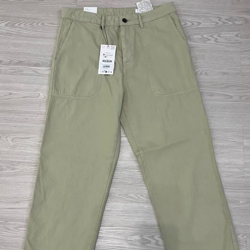 Pantalón Zara