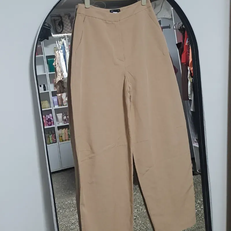Pantaloneta beige Asos