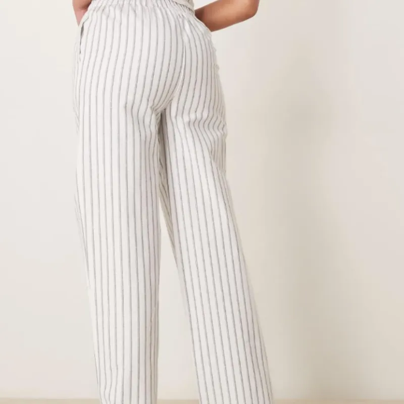 Pantaloneta de líneas 