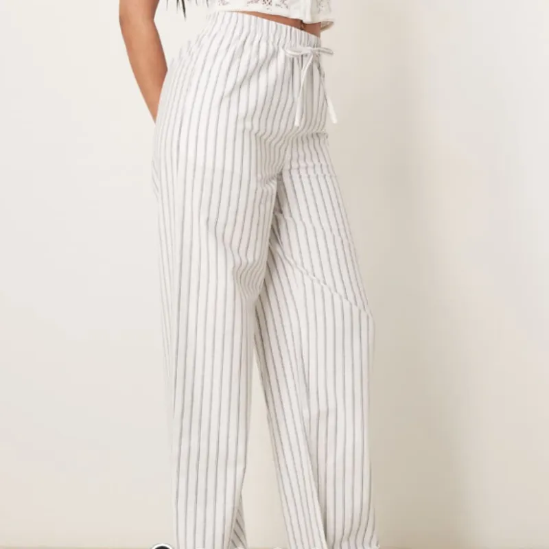 Pantaloneta de líneas 