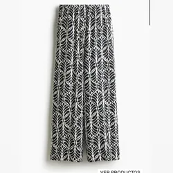 Pantaloneta negra y blanca