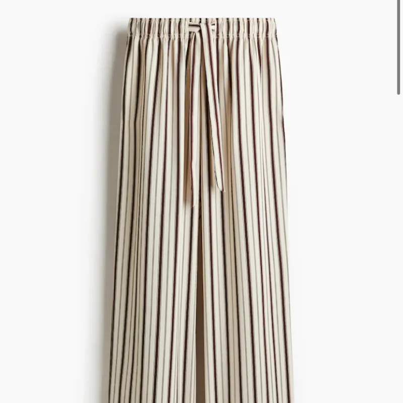 Pantaloneta rayas beige y carmelita 