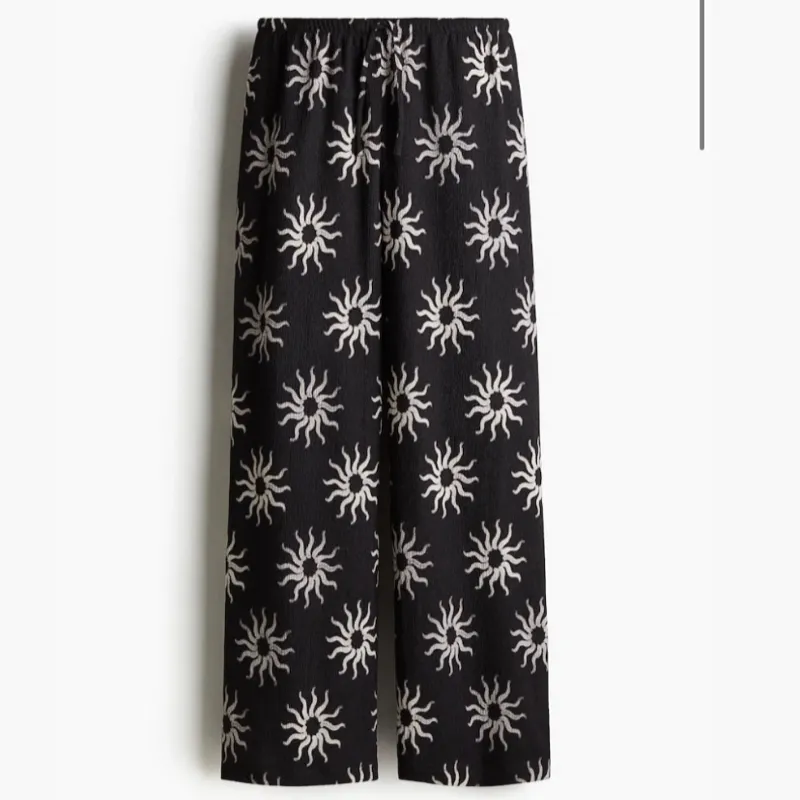 Pantaloneta soles en negro 