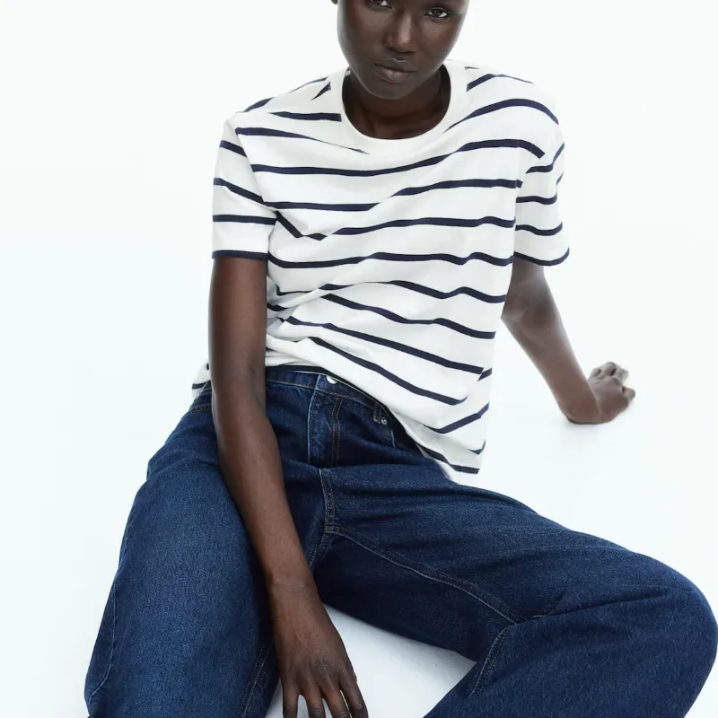Pullover blanco de líneas azules h&m