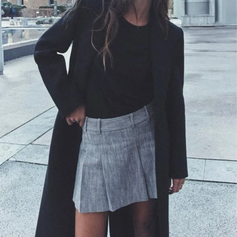 Saya short Zara
