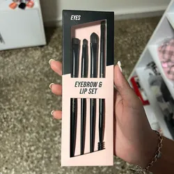 Set de brochas para labios y cejas