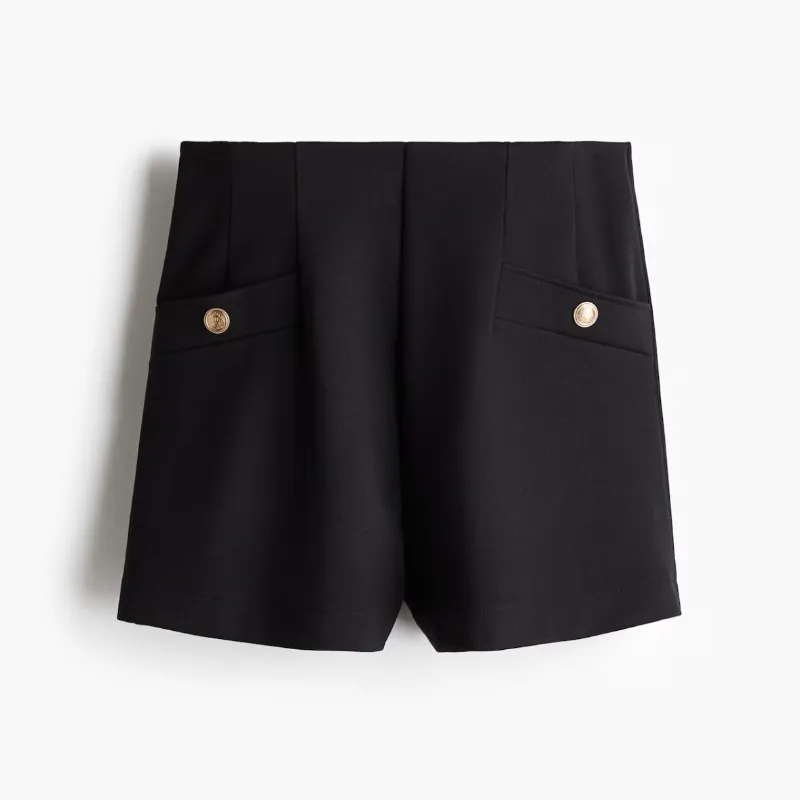 Shorts con botones dorados 
