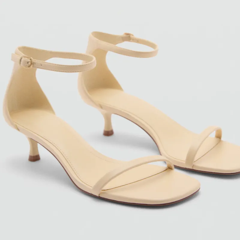 Tacones Beige con Correa