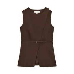 Top elegante con cinturón