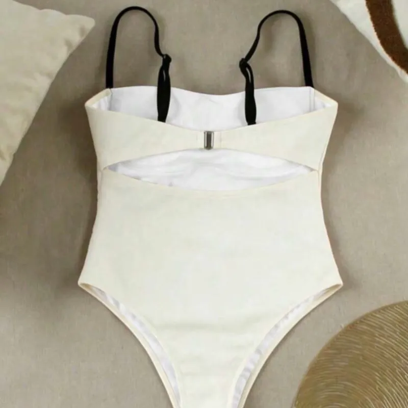 Trusa blanca y negra