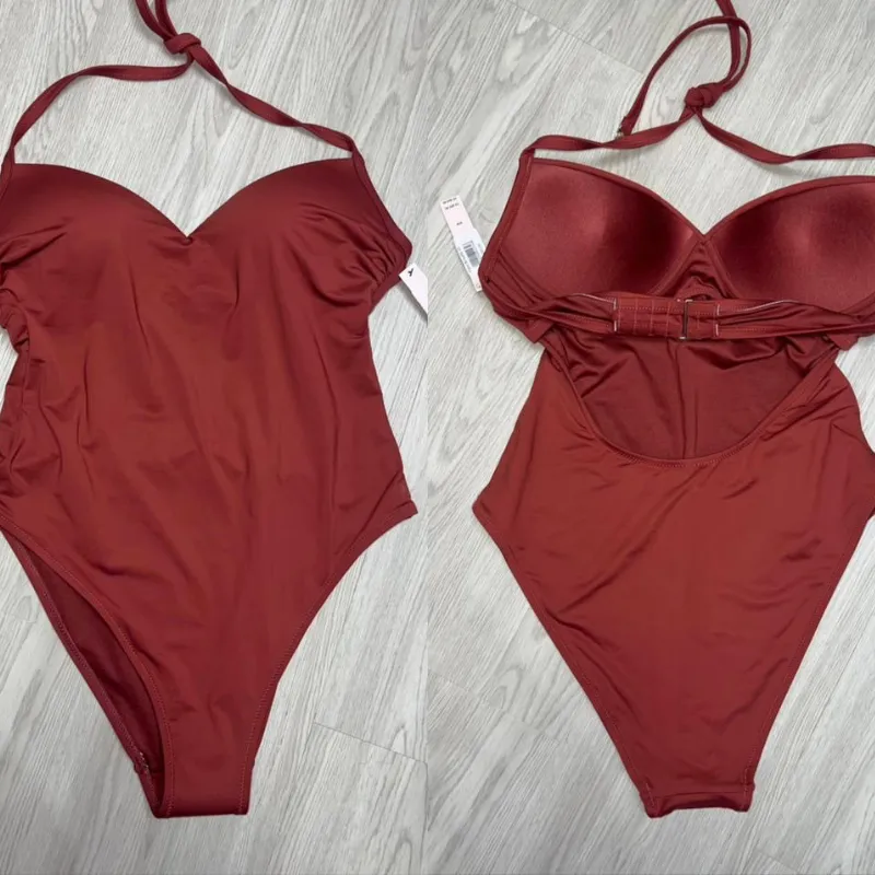 Trusa Victoria’s Secret roja