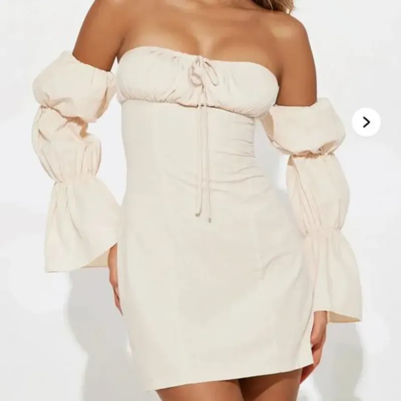 Vestido Fashion Nova Mangas largas