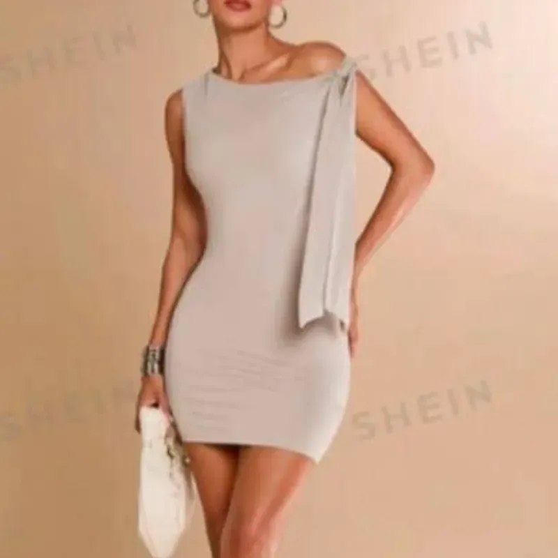 Vestido Gris Con Lazo