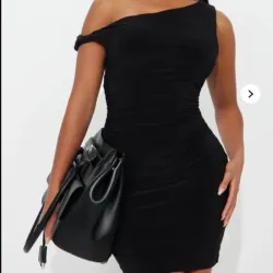 Vestido Negro de Tirante Torcido 