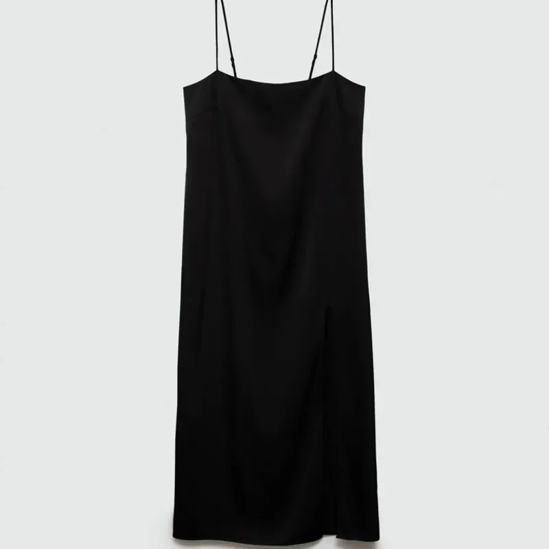 Vestido satinado con abertura