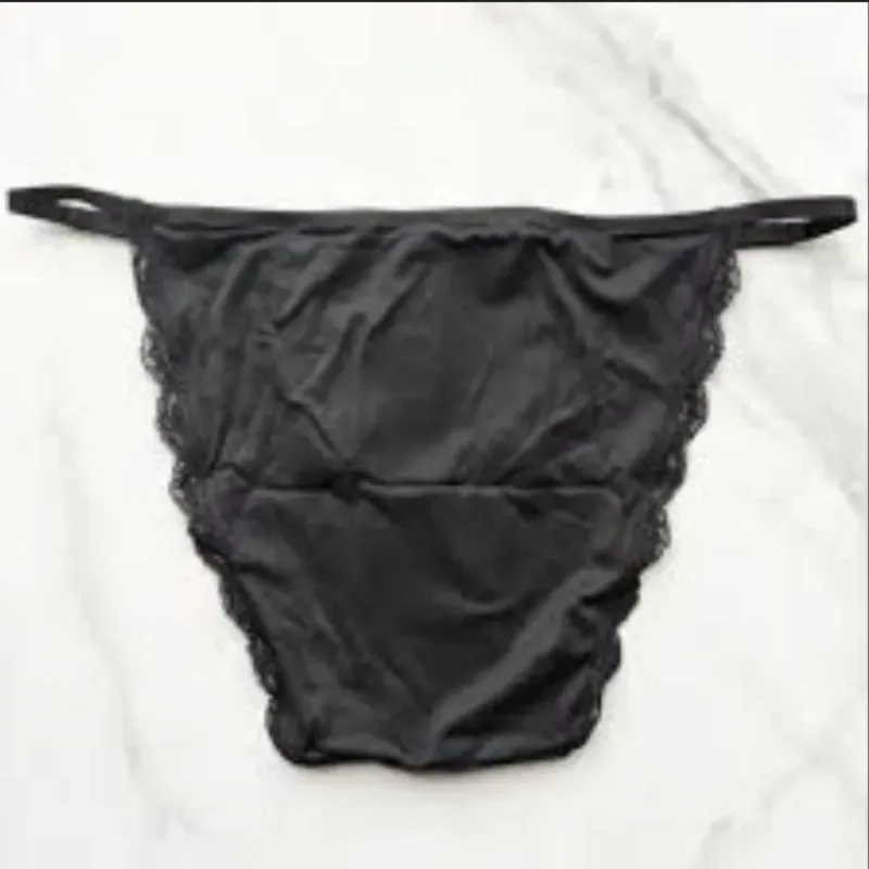 Victoria's Secret braga negra con flor