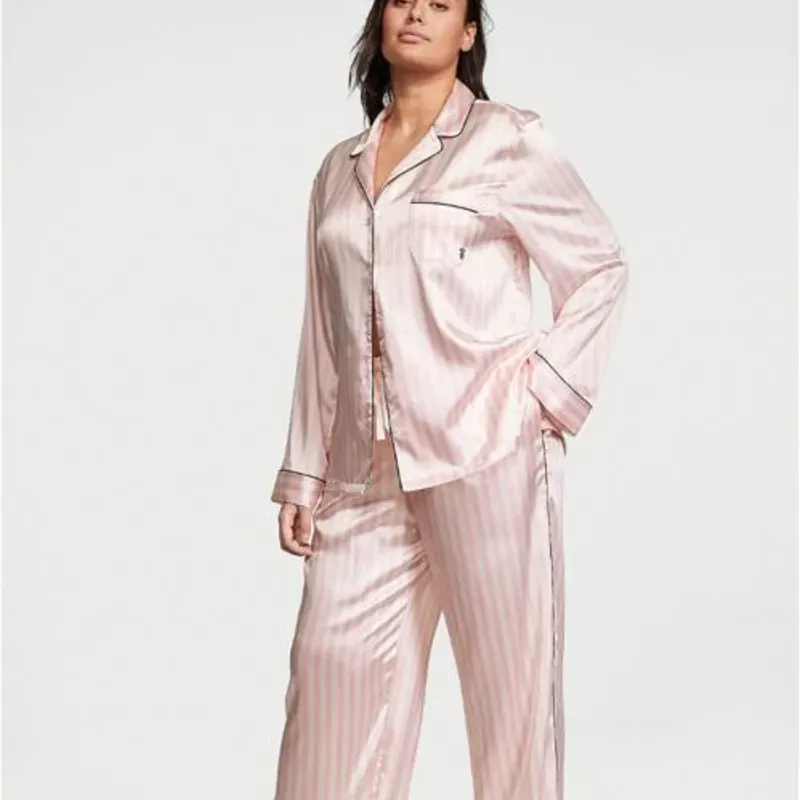 Victoria's Secret Pijama de satén mangas largas y pantalón.