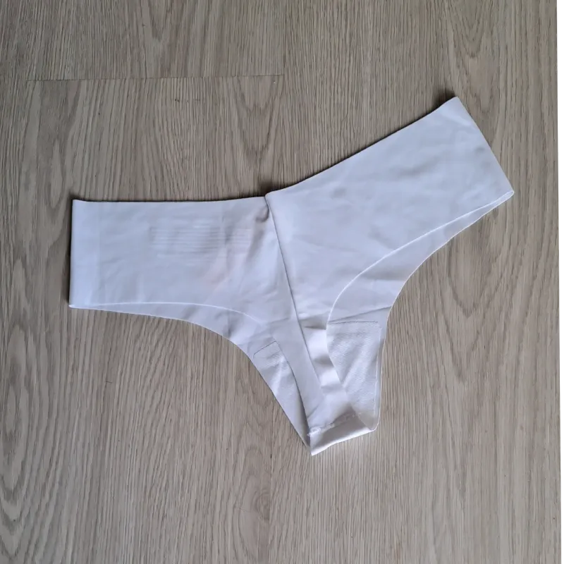 Victoria's Secret tanga blanco sin costura