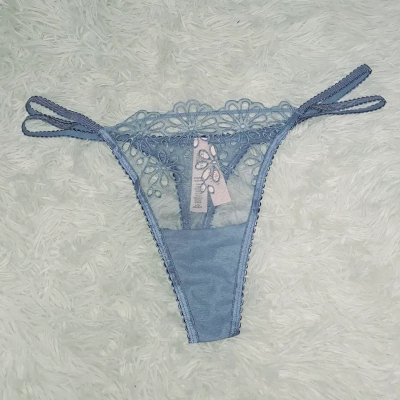 Victoria's Secret tanga de encaje azul celeste