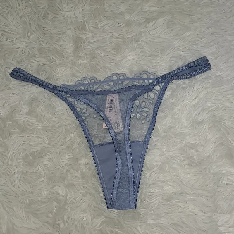 Victoria's Secret tanga de encaje azul celeste