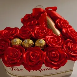 Corazón 14 rosas eternas + 3 ferreros + colonia 