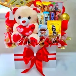 Regalo con chuches+peluche +globo burbuja personalizado