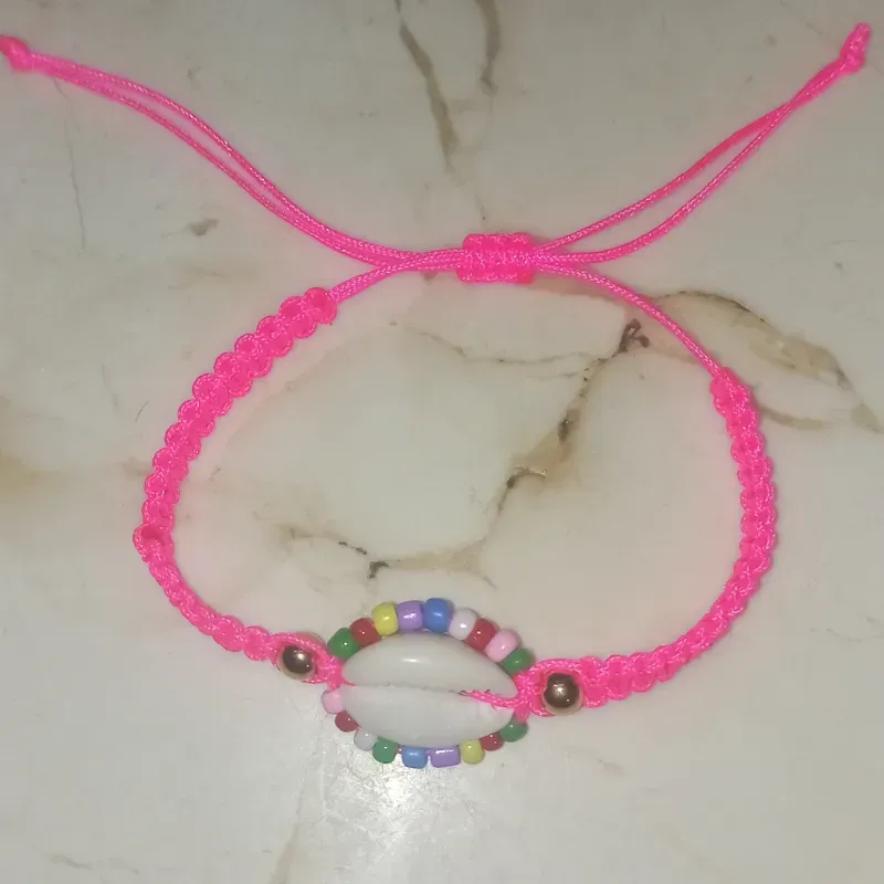 Pulsera Macramé con Caracol , Chaquiras y Cuentas de Acero 