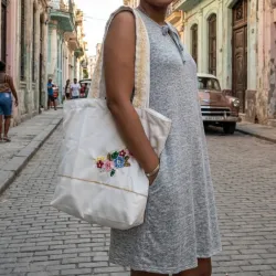Cartera bordada