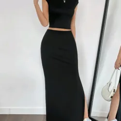 Conjunto negro de falda y blusa 