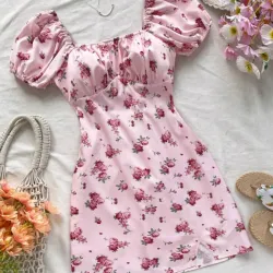 Vestido de mangas rosado con flores 