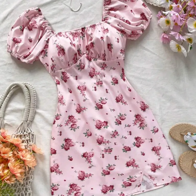 Vestido de mangas rosado con flores 