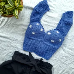 Blusa de mangas anchas con bordado de flores