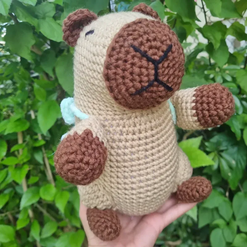 Capibara + mochila de tortuga