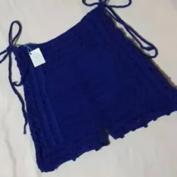 Short amarrado a los lados 